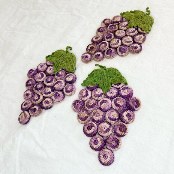 Mid-Century Modern Vintage Crochet Purple Grapes Bottle Cap Hot Pad Trivets - Picture 5 of 9